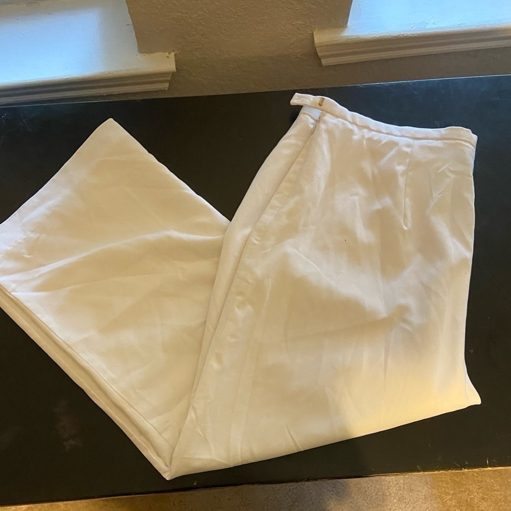 Chadwicks White Capri with side zip Size 16
